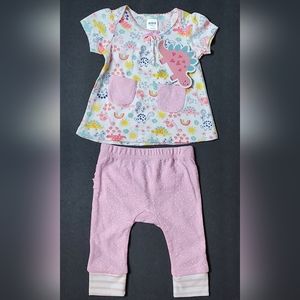 CJP Baby 3 piece set missing the cap. G 6-9 months.